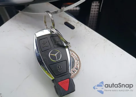 2012 Mercedes-Benz C 250 Sport z USA, uszkodzony, nr VIN WDDGF4HB3CR217557